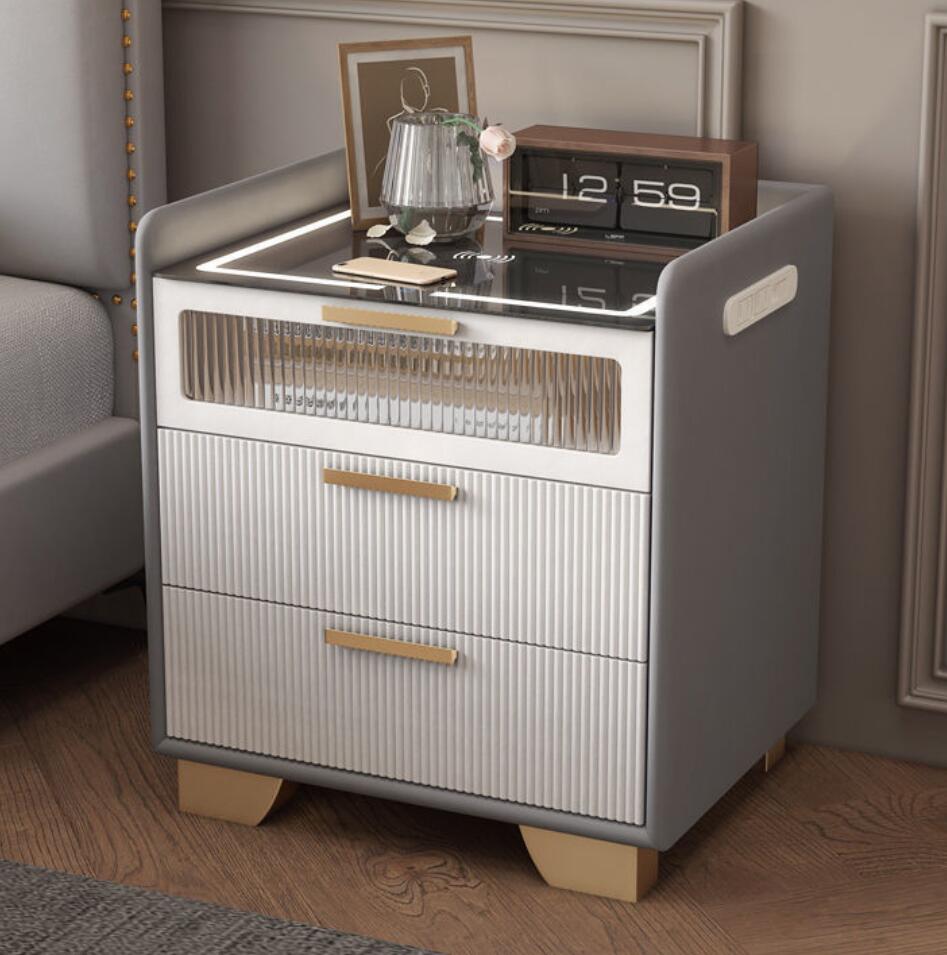 طاولة بجانب السرير ذات لوحة صخ - مراجعة Smart Home Hotel وسعره